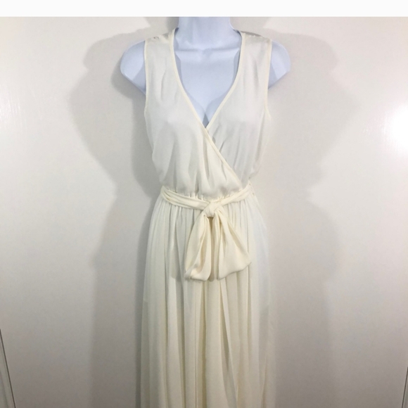 VICI “Diana” Ivory Maxi Dress. Sz M - Picture 2 of 2